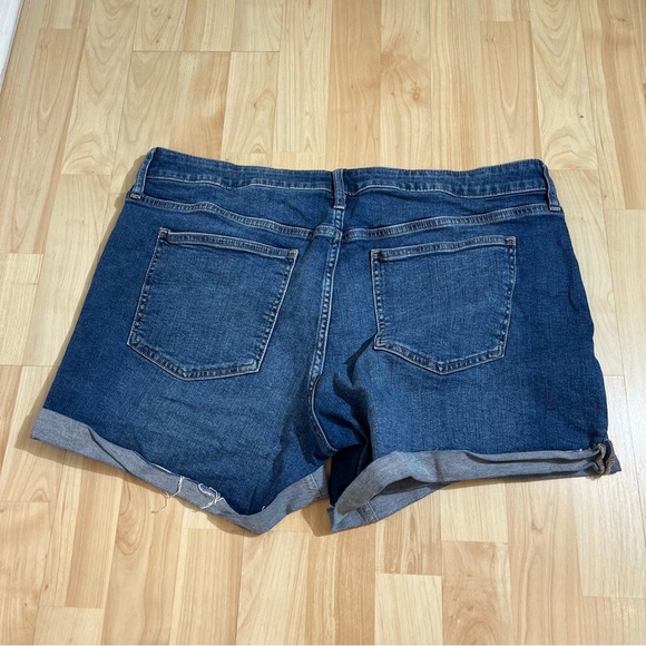 Gap Womens Medium Wash 5” Short Cuffed Denim Shorts Size 16/33 - Picture 6 of 6